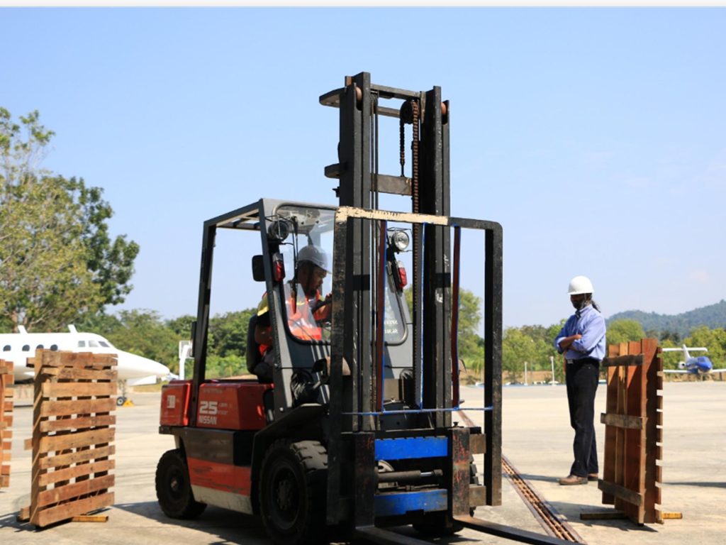 Fork Lift 0006 Forklift safety 10.png 6